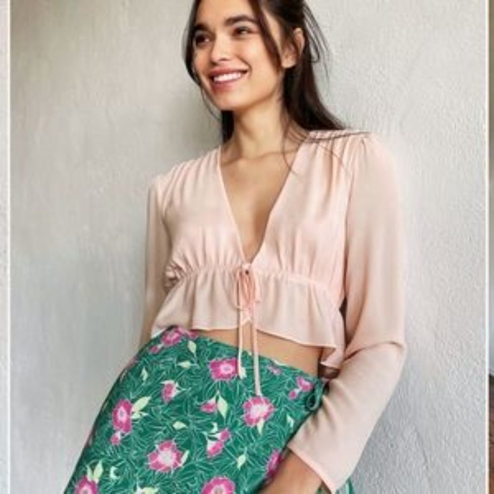 NWOT Aritzia Sunday cropped tie front blouse - soft blush pink - size M